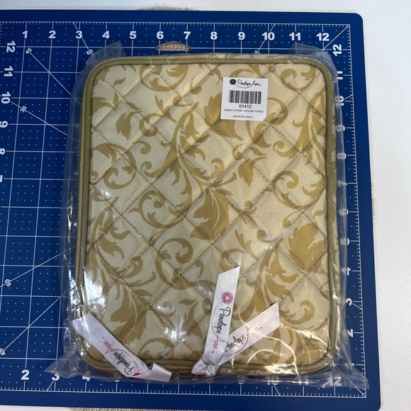 Penelope Ann Tablet/Ipad Cover Golden Topaz Quilted Bag 10” X 8” NWT NEW - Picture 2 of 3